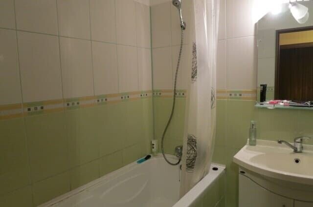 Muncii Basarabia, Tina Petre 2 camere etaj 4