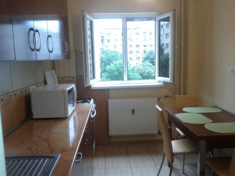 Muncii Basarabia, Tina Petre 2 camere etaj 4